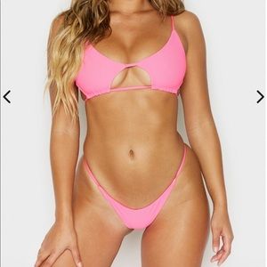 Frankie’s bikinis top and bottom👙both Willa style